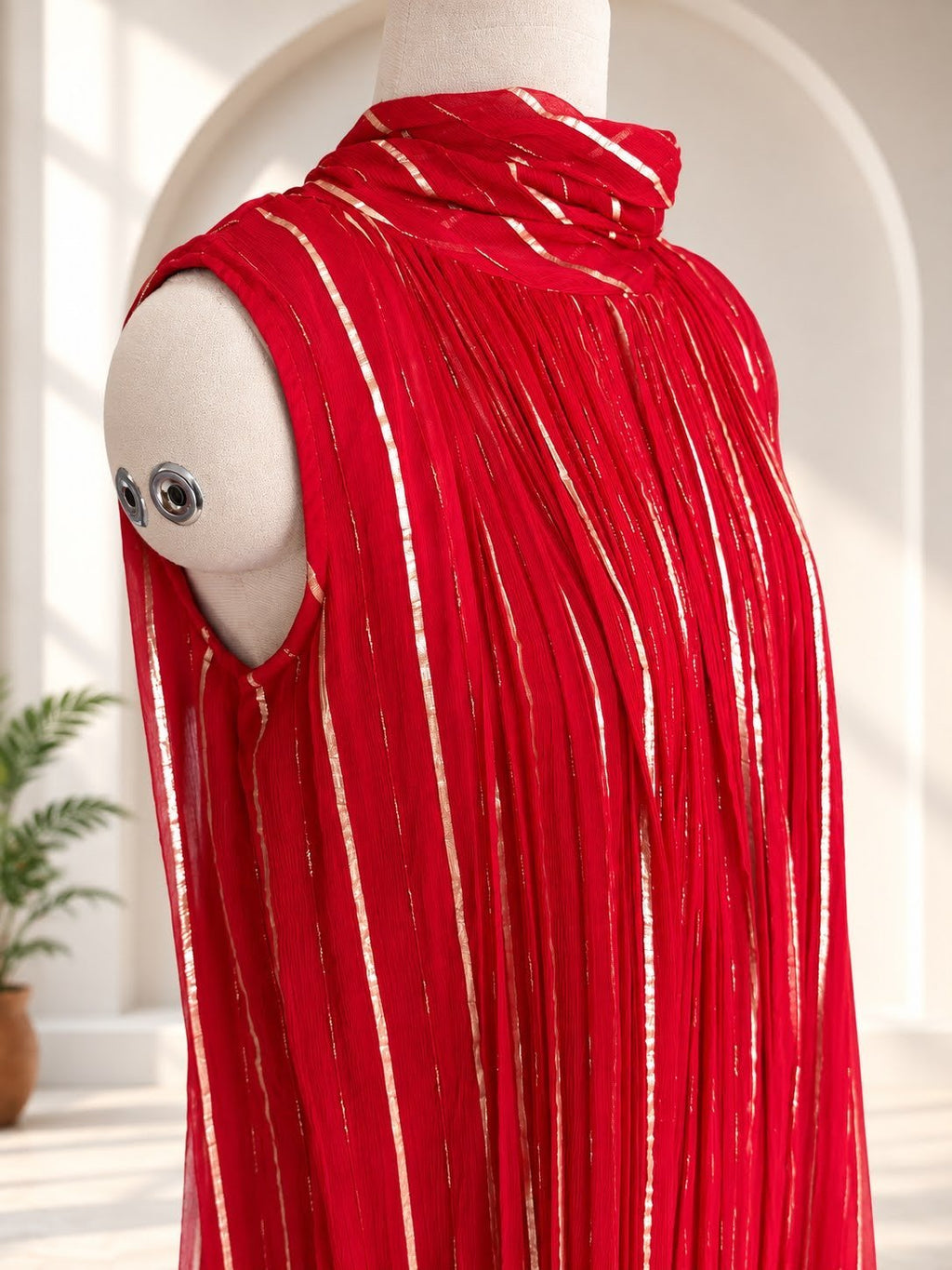 Rani Red Golden Stripe Sleeveless Pleated Dress5